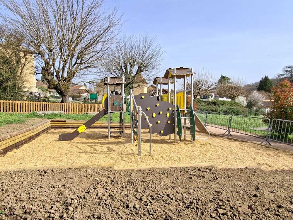 Installation aire de jeux - Panossas (38)